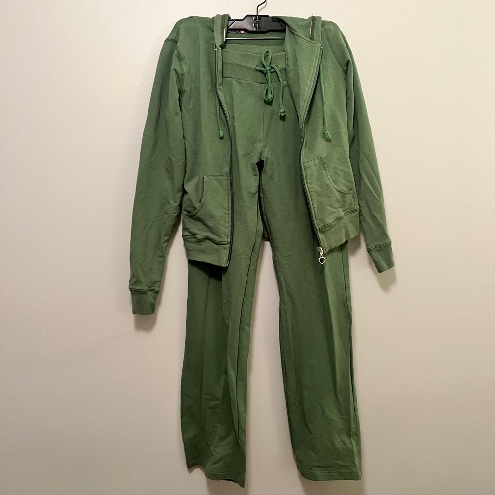green vintage y2k low rise crop tracksuit reminds me of 2000’s juicy couture